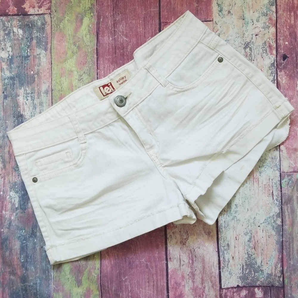 COPY - White shorts